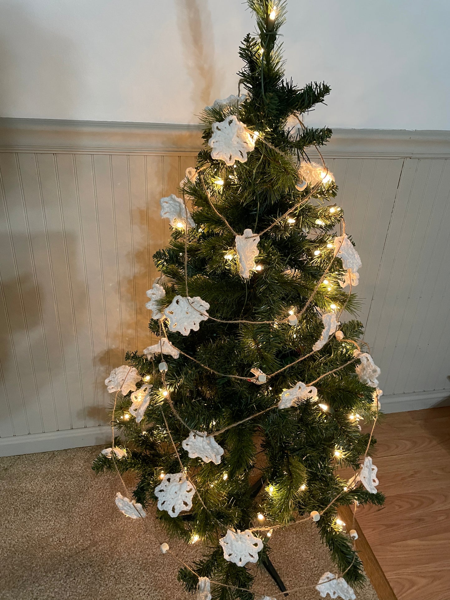 Simple Country Christmas, Snowflake Garland