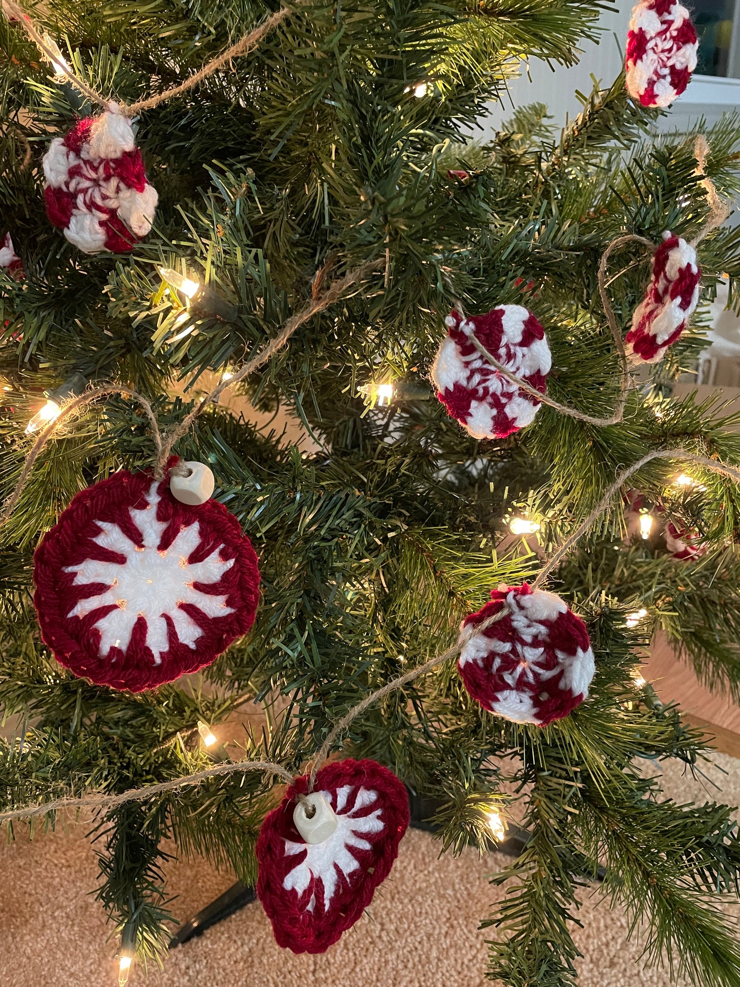 A Simple Farm Christmas Garland, Peppermint