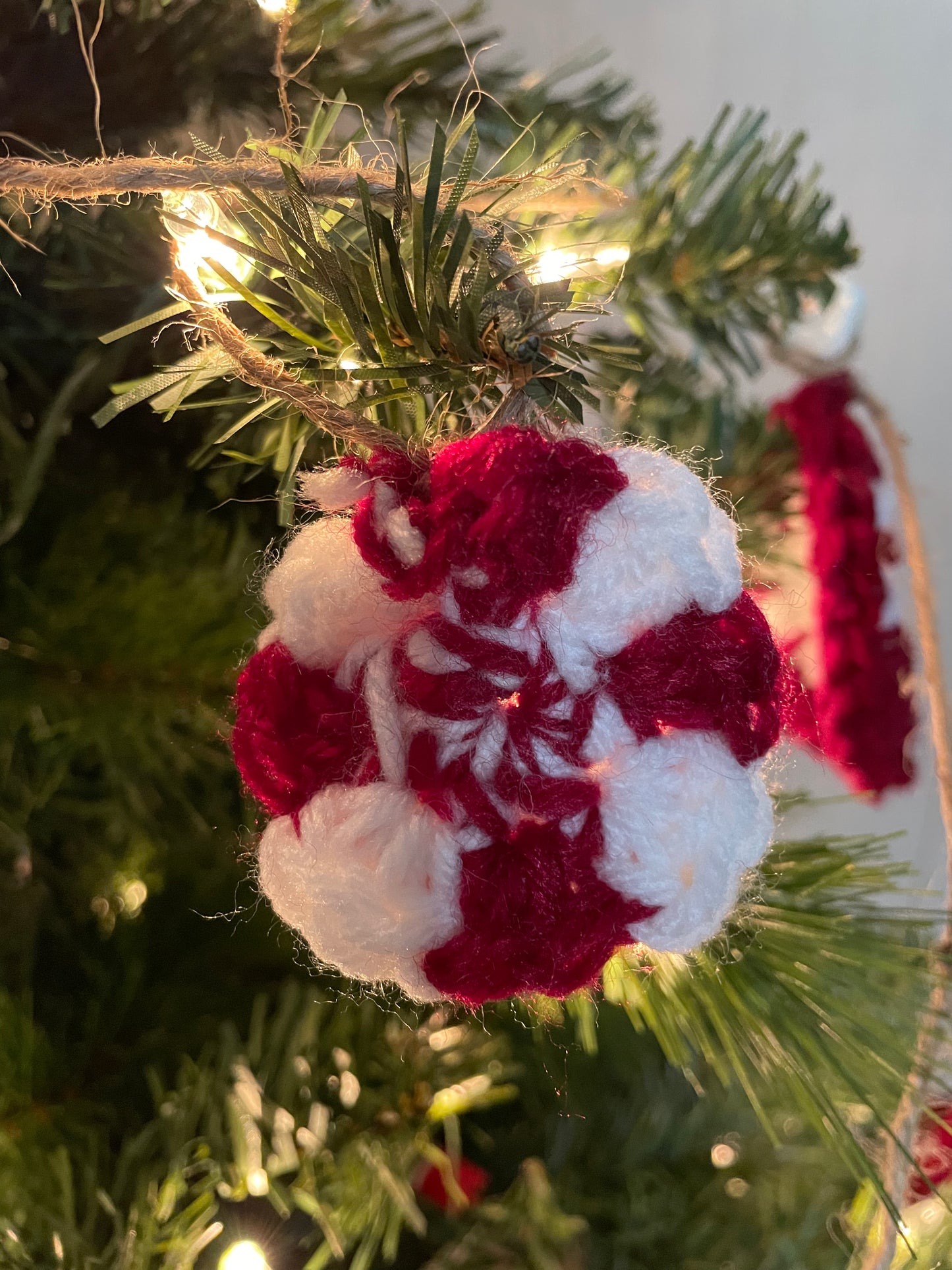 A Simple Farm Christmas Garland, Peppermint